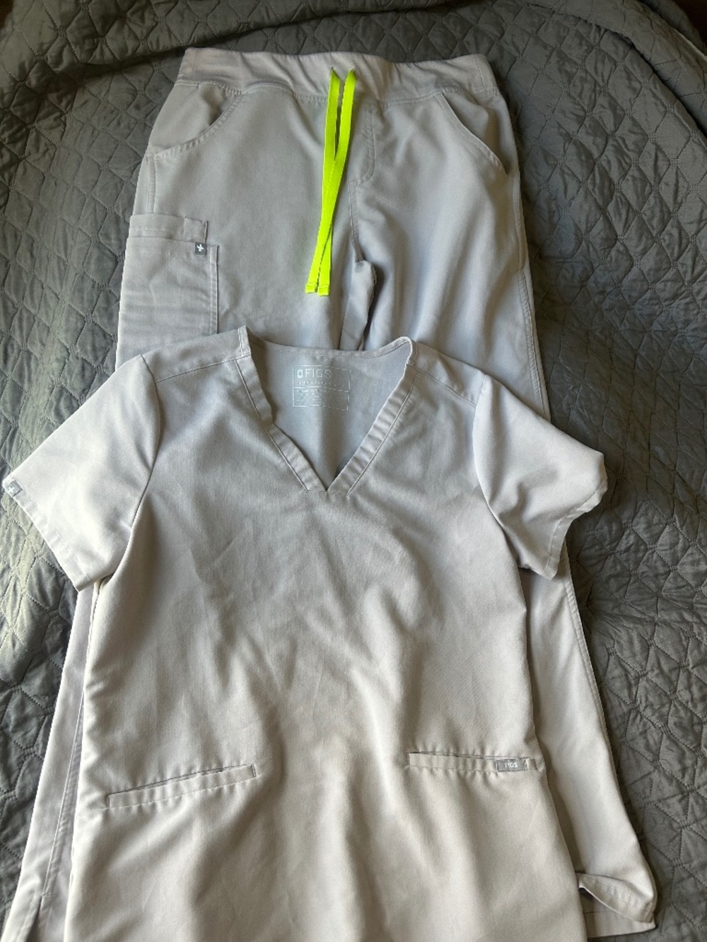 FIGS SMALL KADE PANTS & SMALL CASMA TOP CEMENT